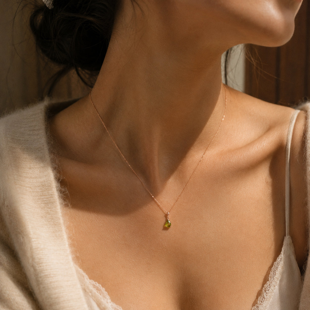 Rose Gold Rose Necklace Peridot 10K — Silvana