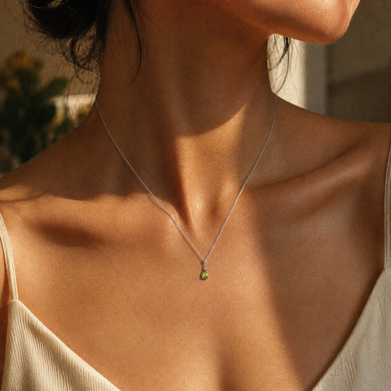 White Gold Rose Necklace Peridot 10K — Silvana