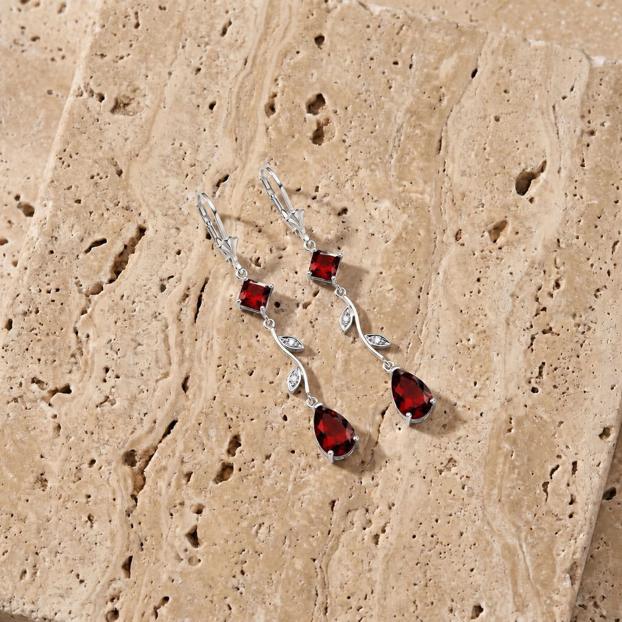 White Gold Garnet & Diamond — Elettra