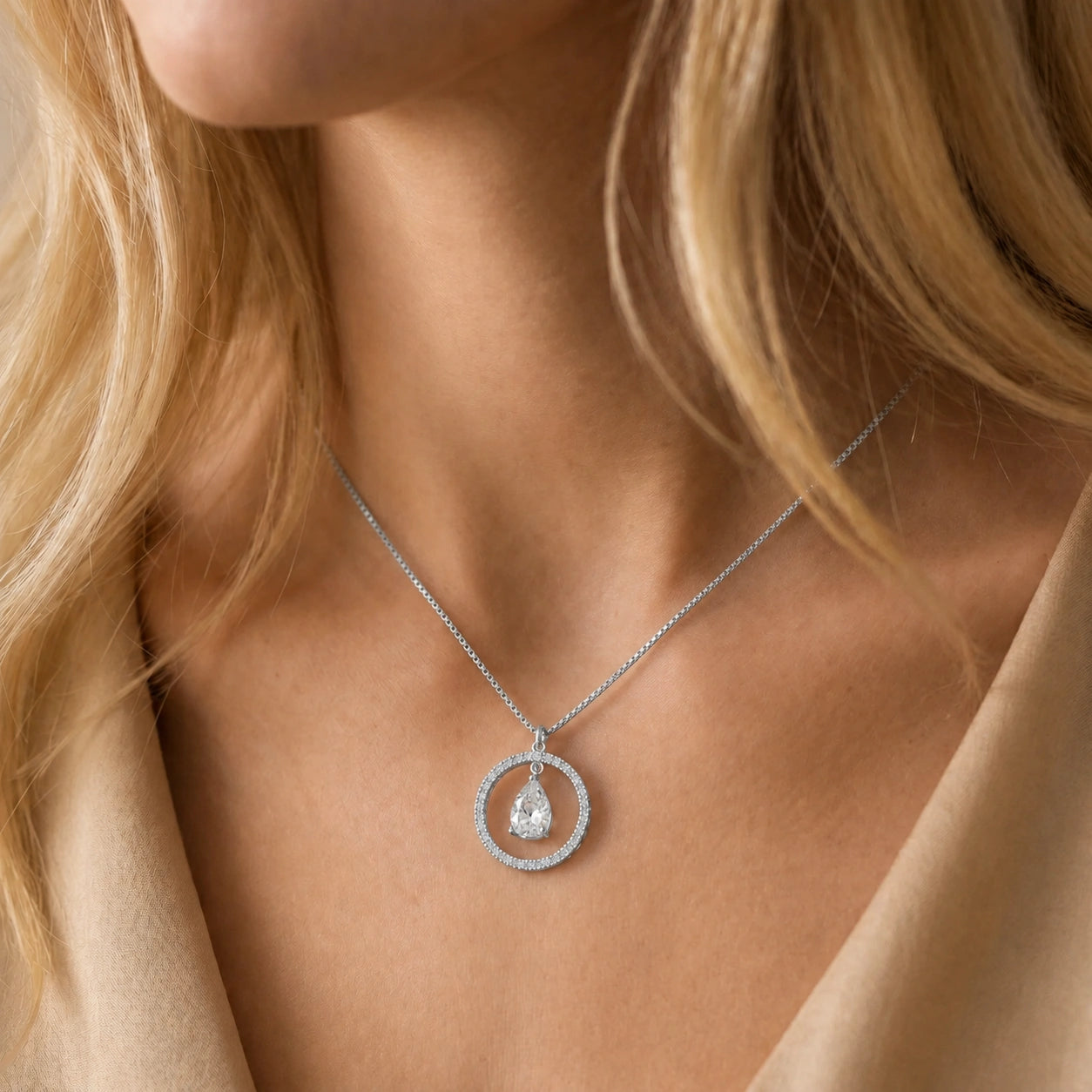 White Gold White Topaz & Diamond — Arnalda