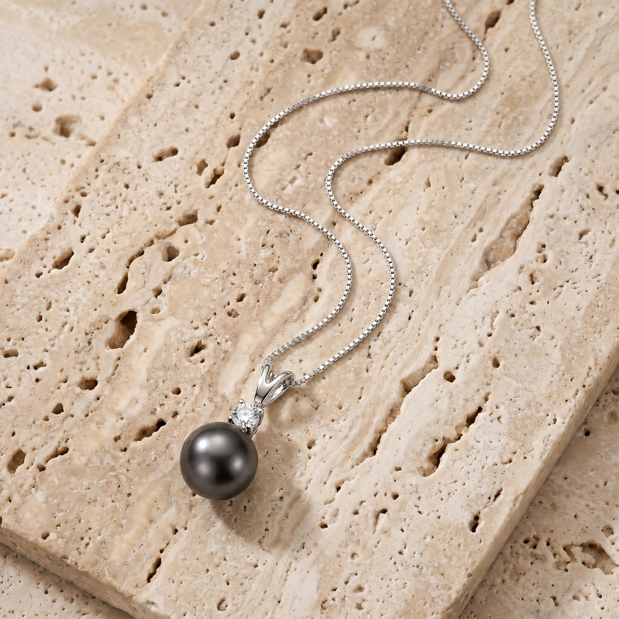 White Gold Necklace Pearl 10K — Alma