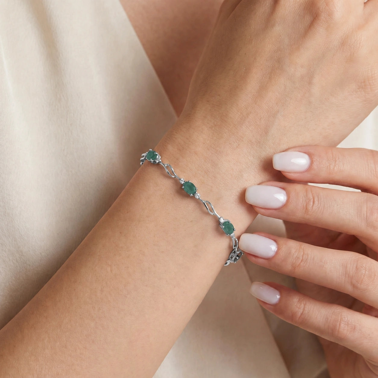White Gold Emerald & Diamond — Mariaida