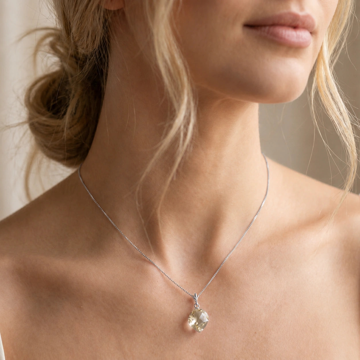 White Gold Pendant Necklace Spinel 10K — Malvina
