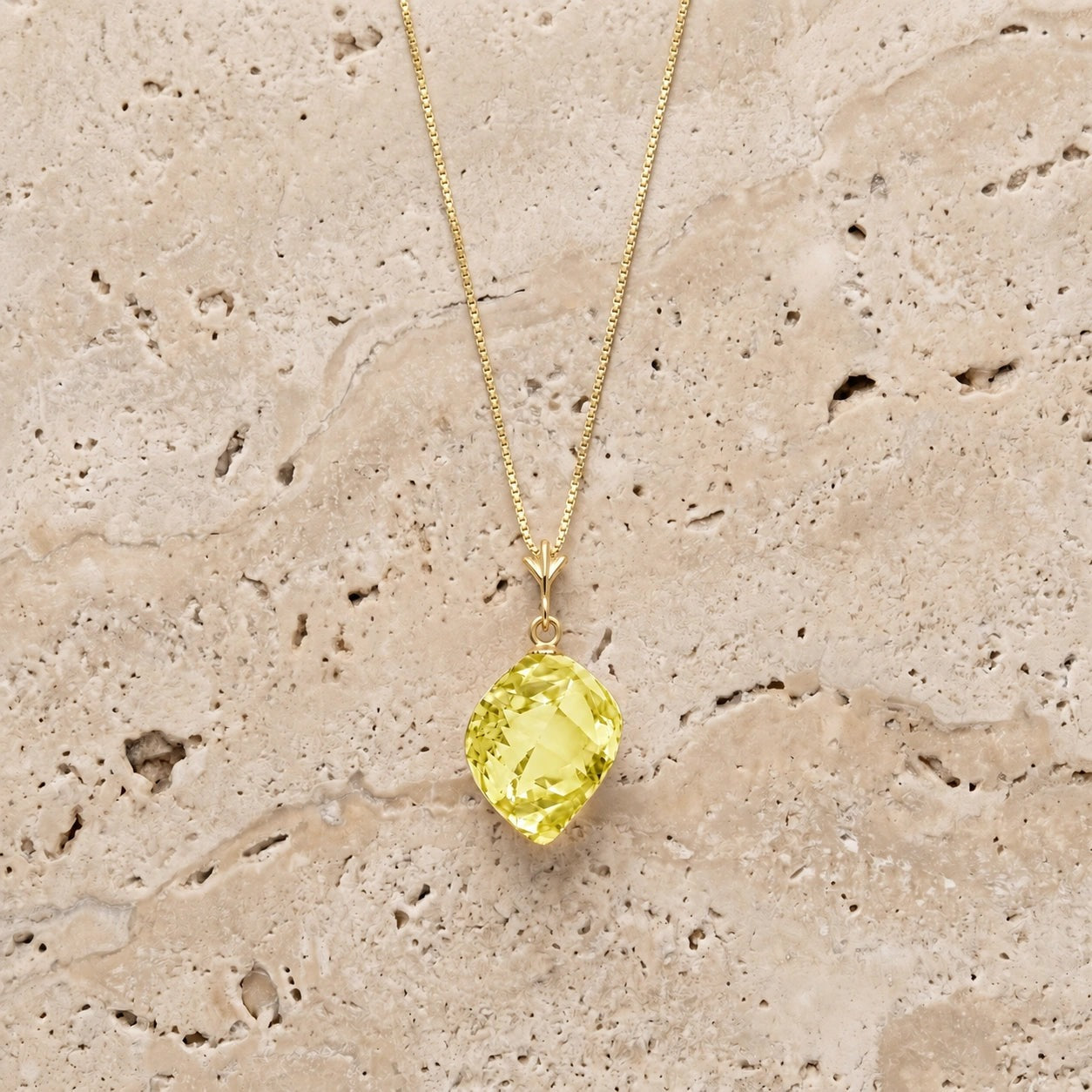 Yellow Gold Pendant Necklace Spinel 10K — Malvina