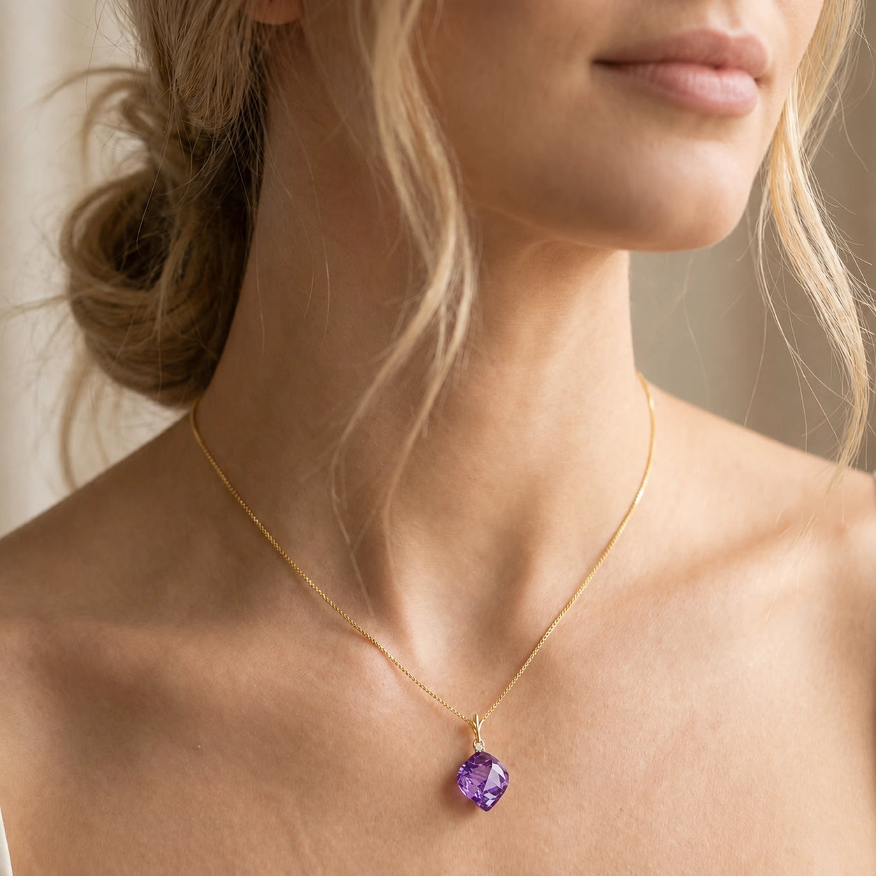 Yellow Gold Pendant Necklace White Topaz 10K — Malvina