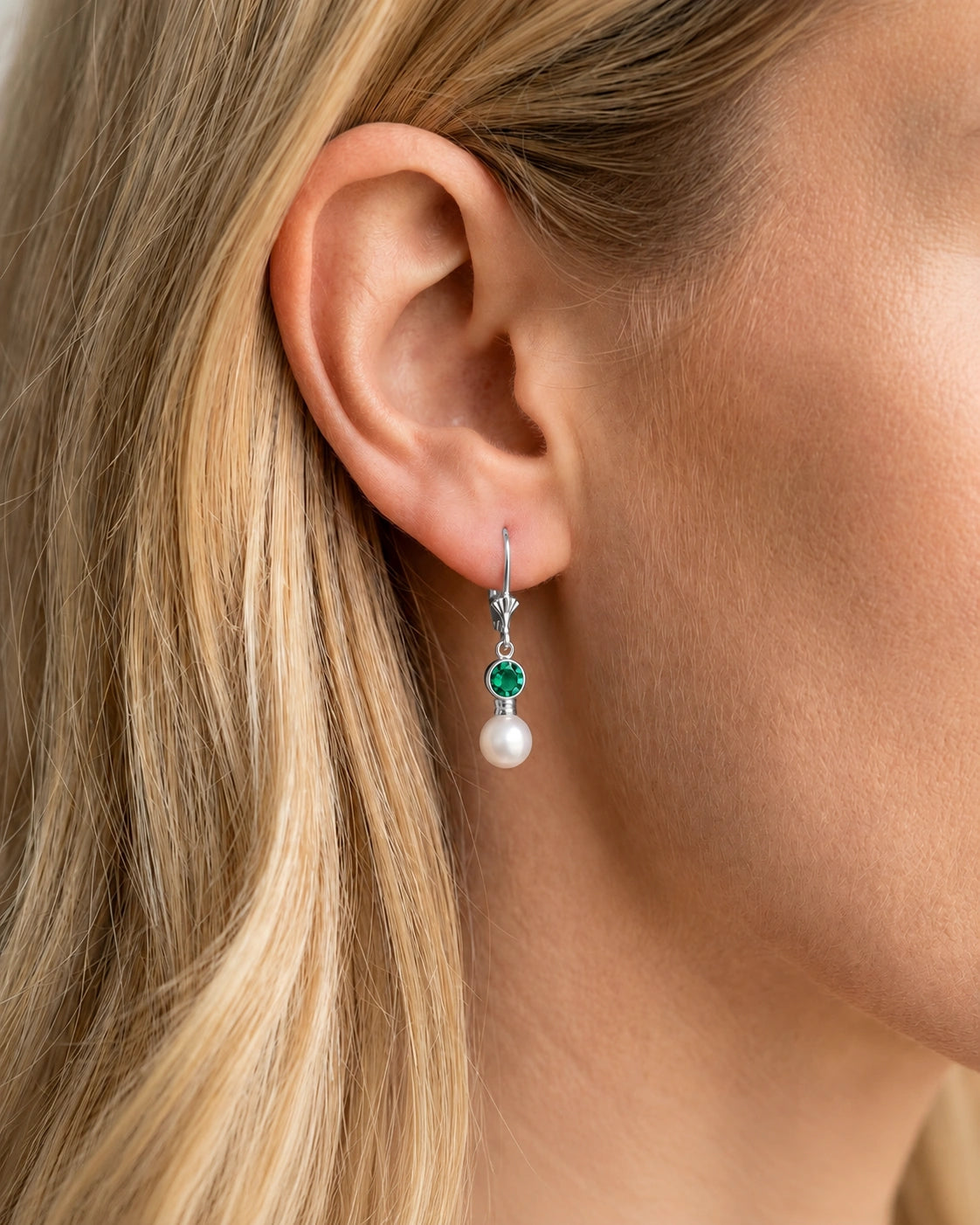 White Gold Aura Earrings Emerald 10K — Alma