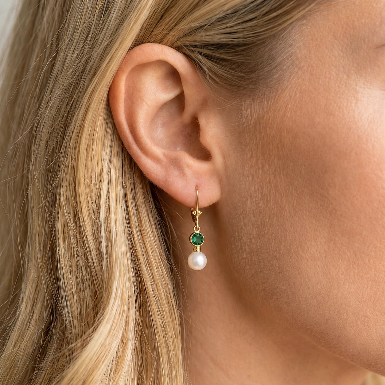 Yellow Gold Aura Earrings Emerald 10K — Alma