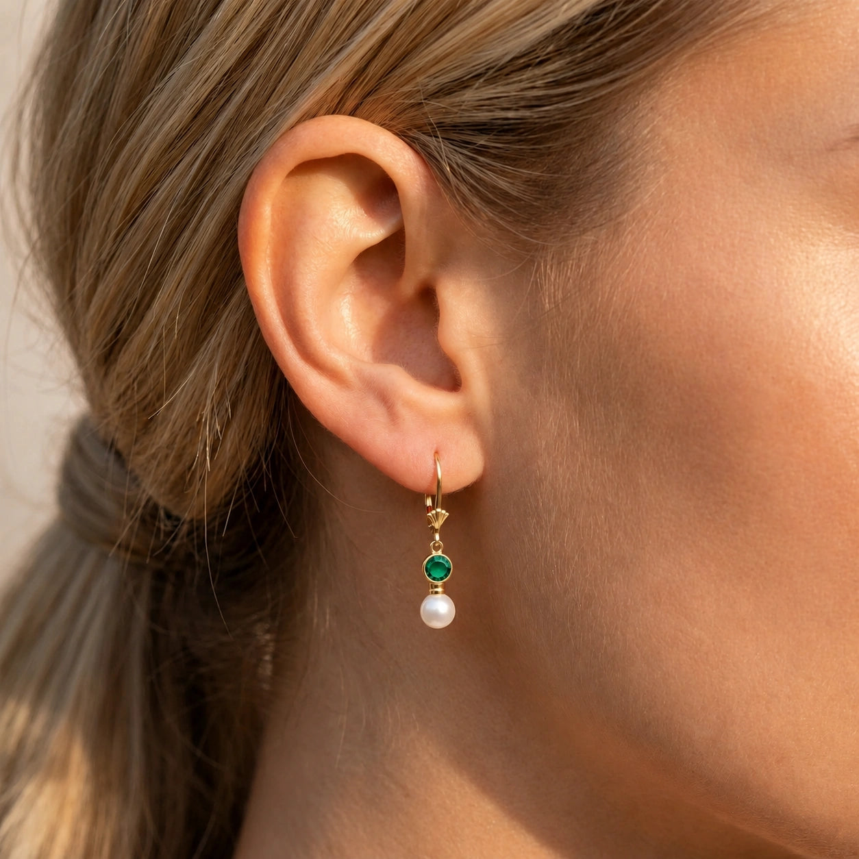 Yellow Gold Aura Earrings Emerald 10K — Alma