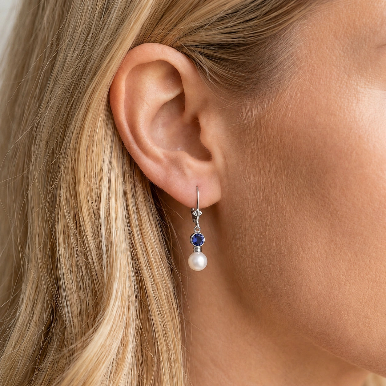 White Gold Aura Earrings Sapphire 10K — Alma