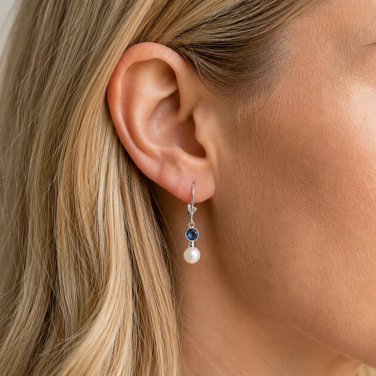 White Gold Aura Earrings Sapphire 10K — Alma