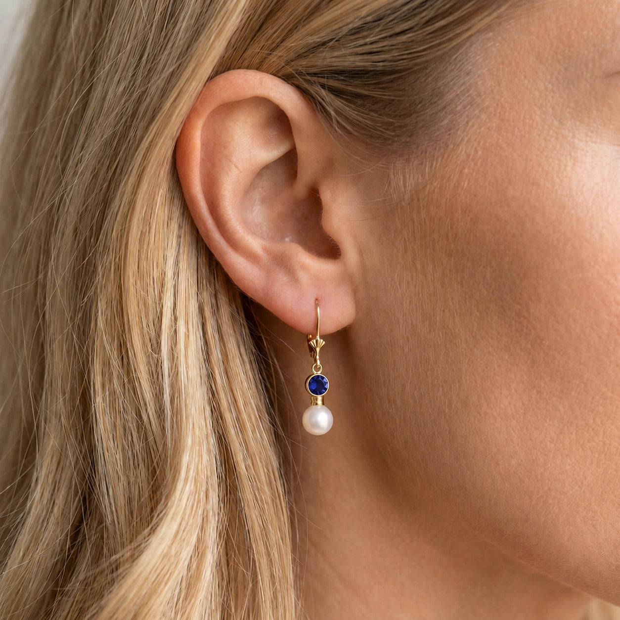 Yellow Gold Aura Earrings Sapphire 10K — Alma