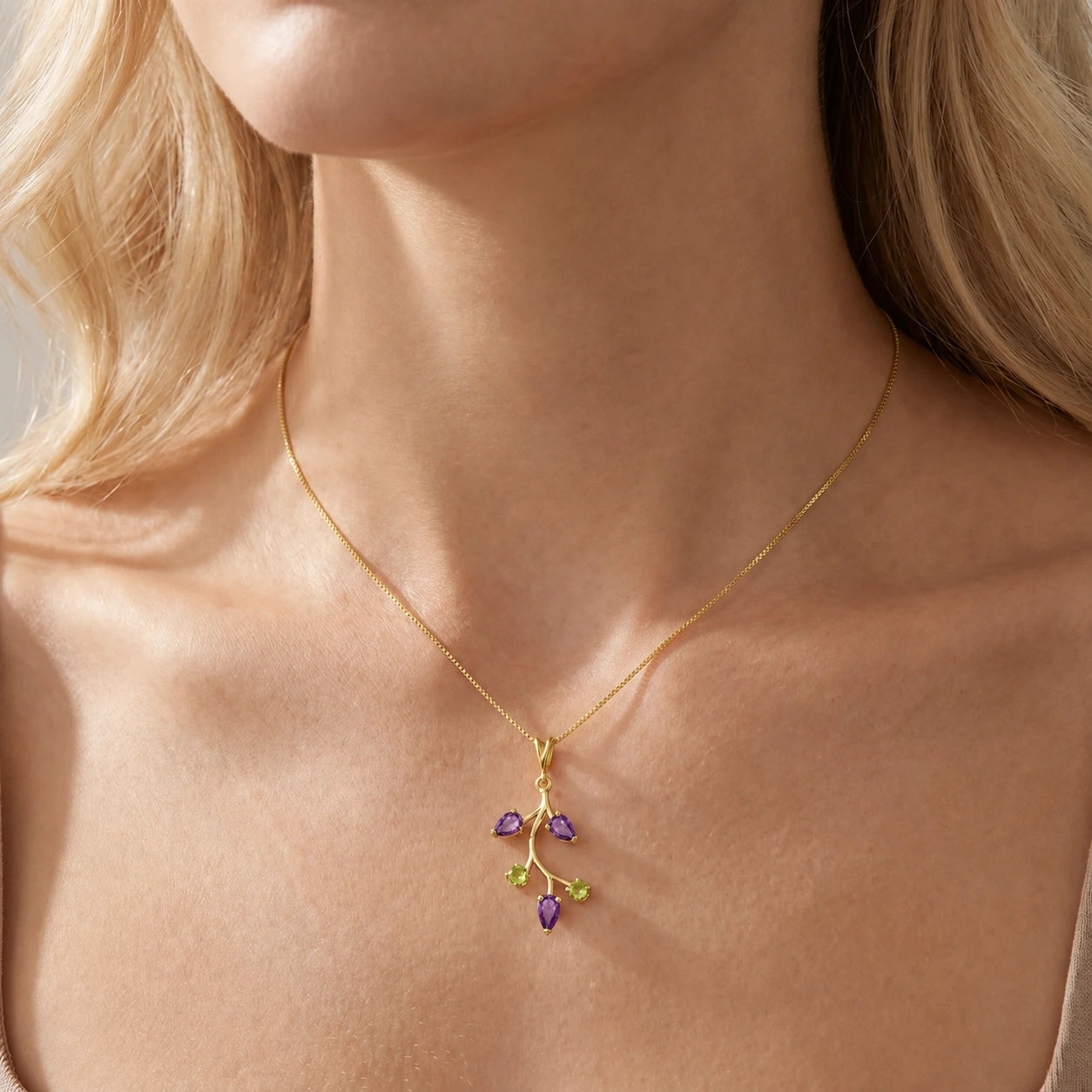 Yellow Gold Necklace Opal 10K — Nadia