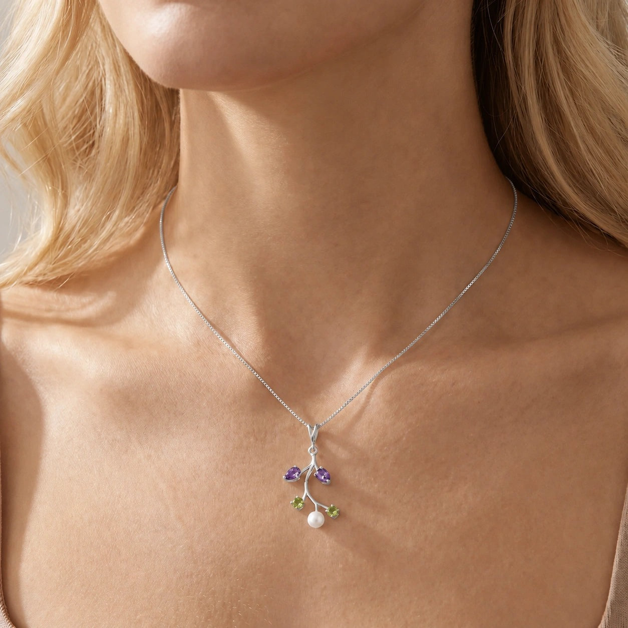 White Gold Necklace Peridot 10K — Nadia