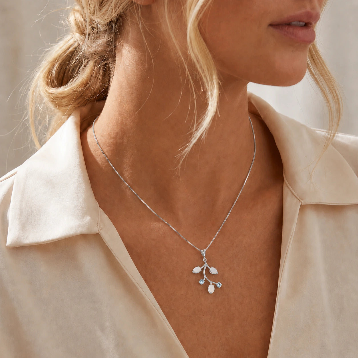 White Gold Necklace Peridot 10K — Nadia