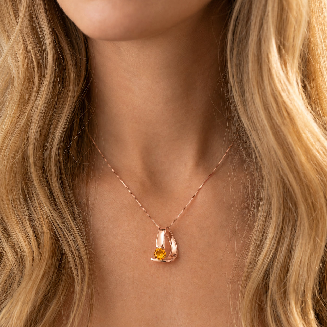Rose Gold Aura Pendant Necklace Emerald 10K — Gioia
