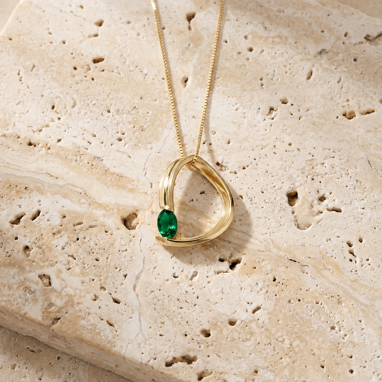 Yellow Gold Aura Pendant Necklace Sapphire 10K — Gioia