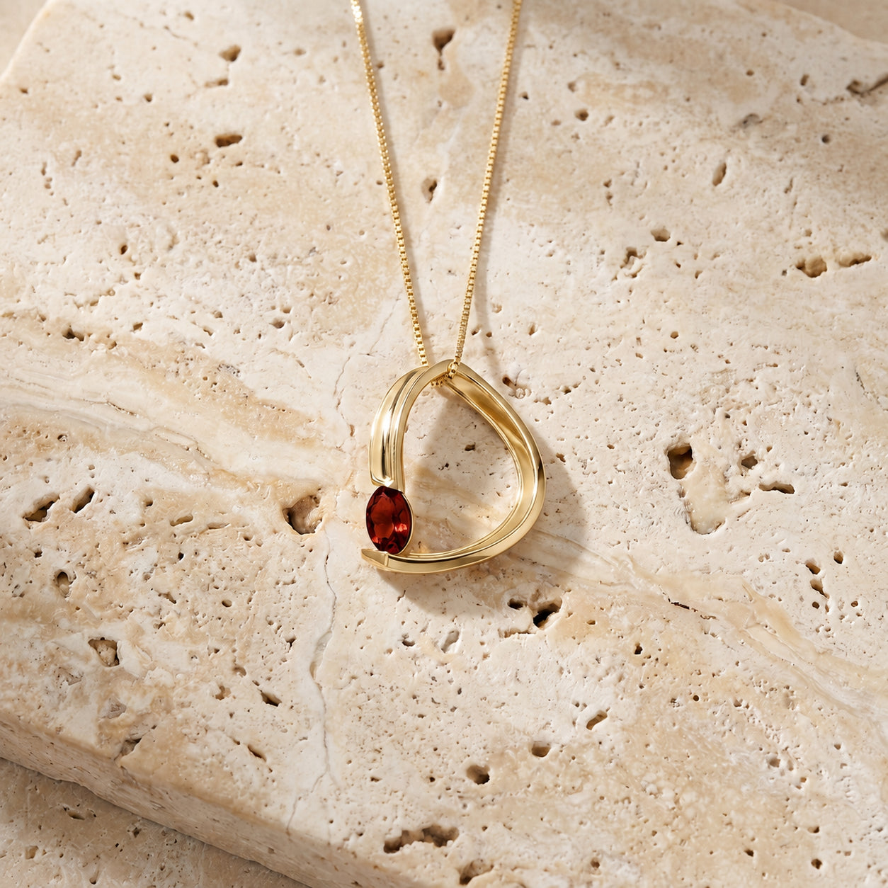 Yellow Gold Aura Pendant Necklace Garnet 10K — Gioia