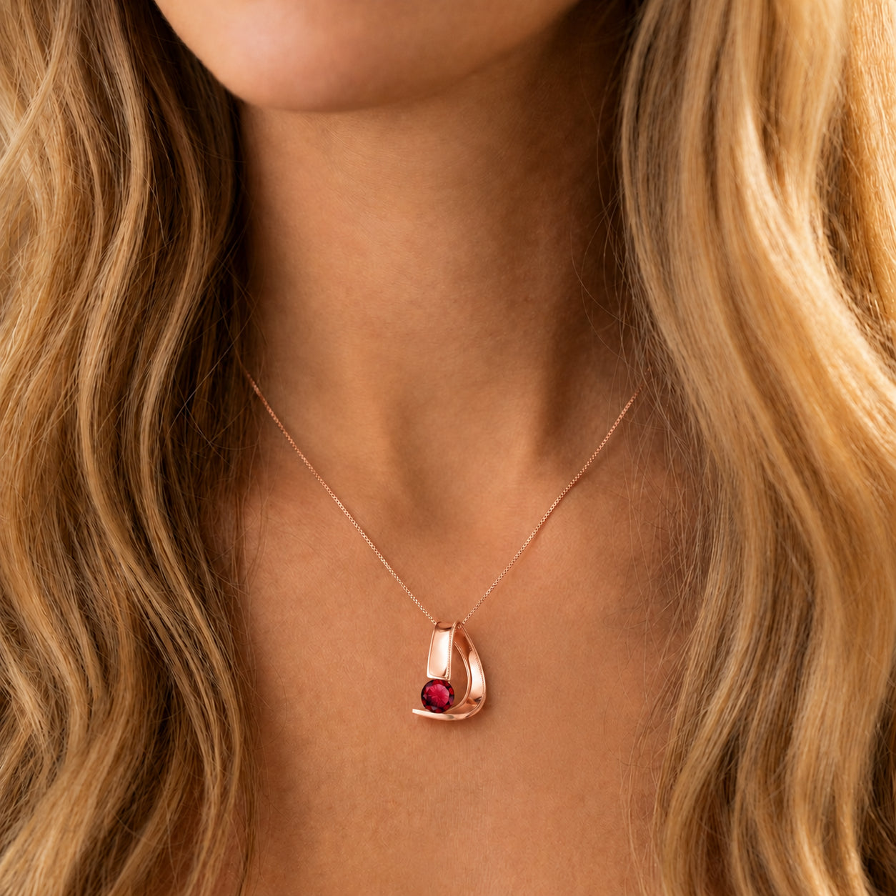 Rose Gold Aura Pendant Necklace Peridot 10K — Gioia