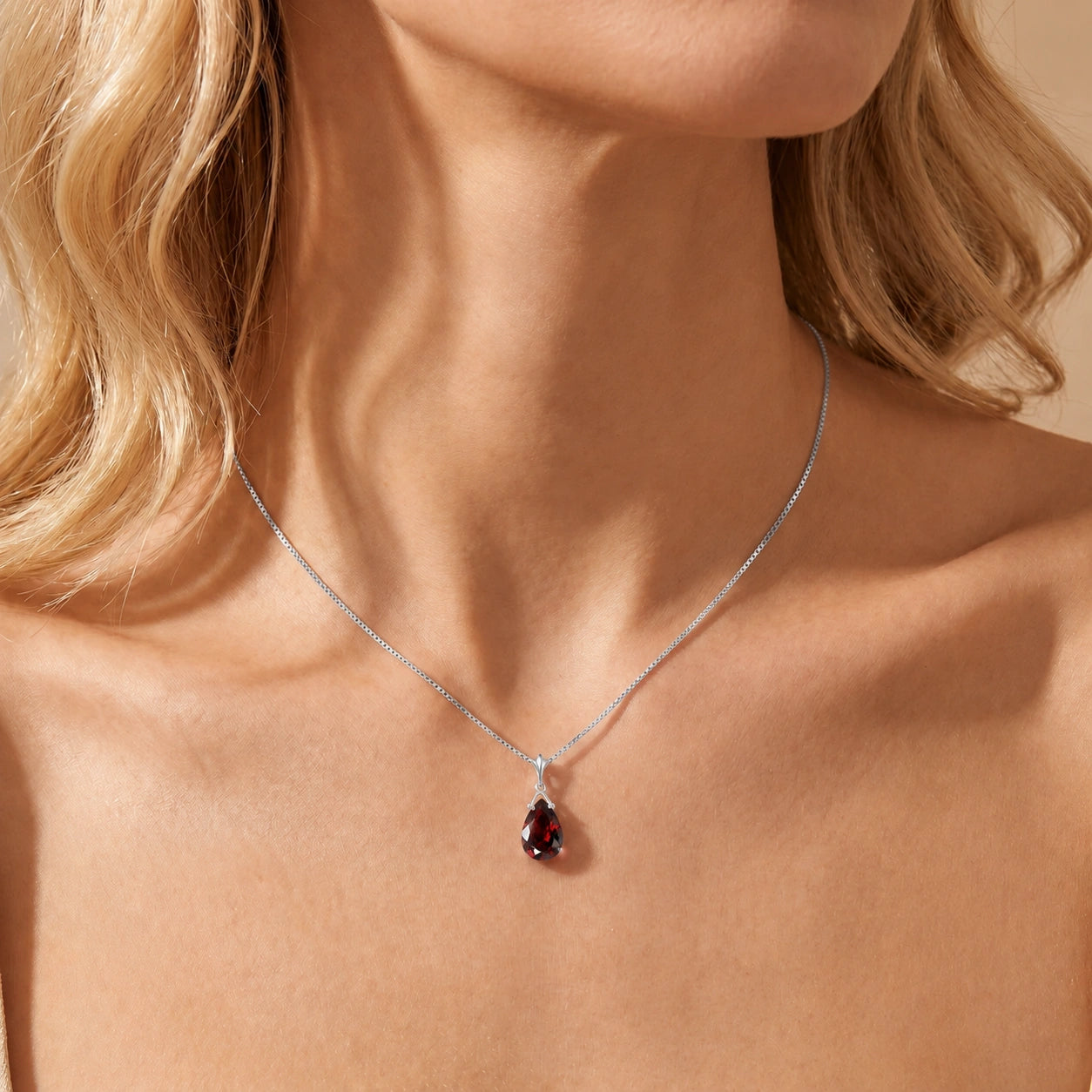 White Gold Rose Necklace Garnet 10K — Giovanna