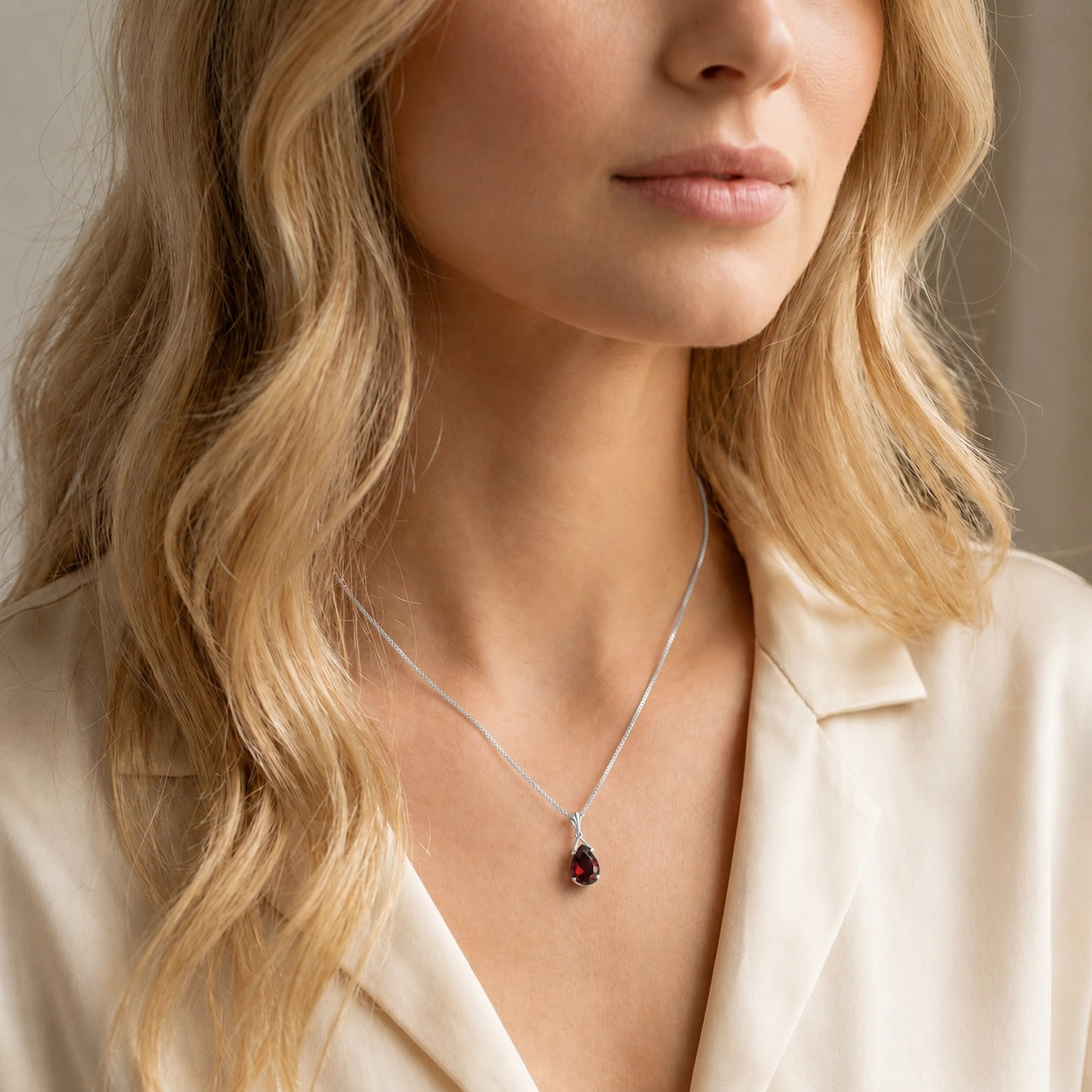 White Gold Rose Necklace Garnet 10K — Giovanna