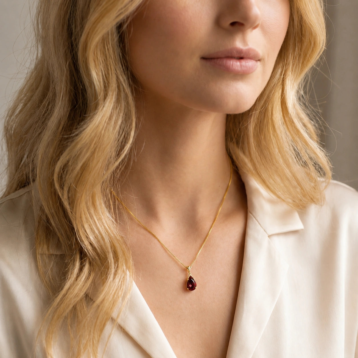 Yellow Gold Rose Necklace Garnet 10K — Giovanna