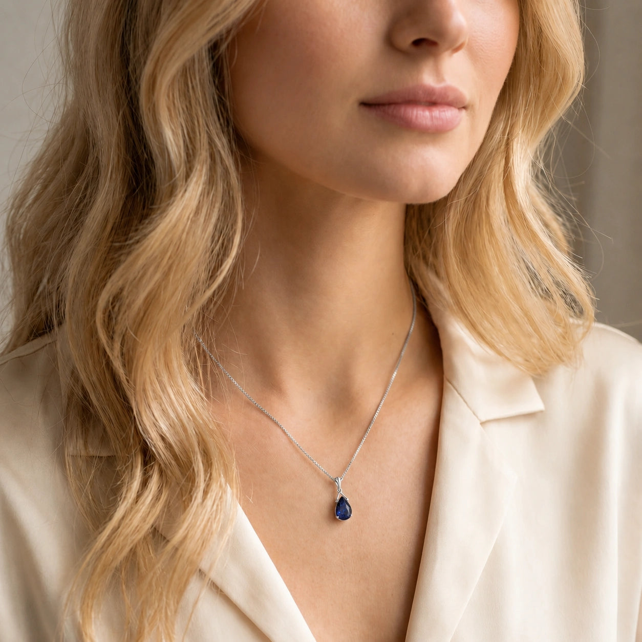 White Gold Rose Necklace Sapphire 10K — Giovanna