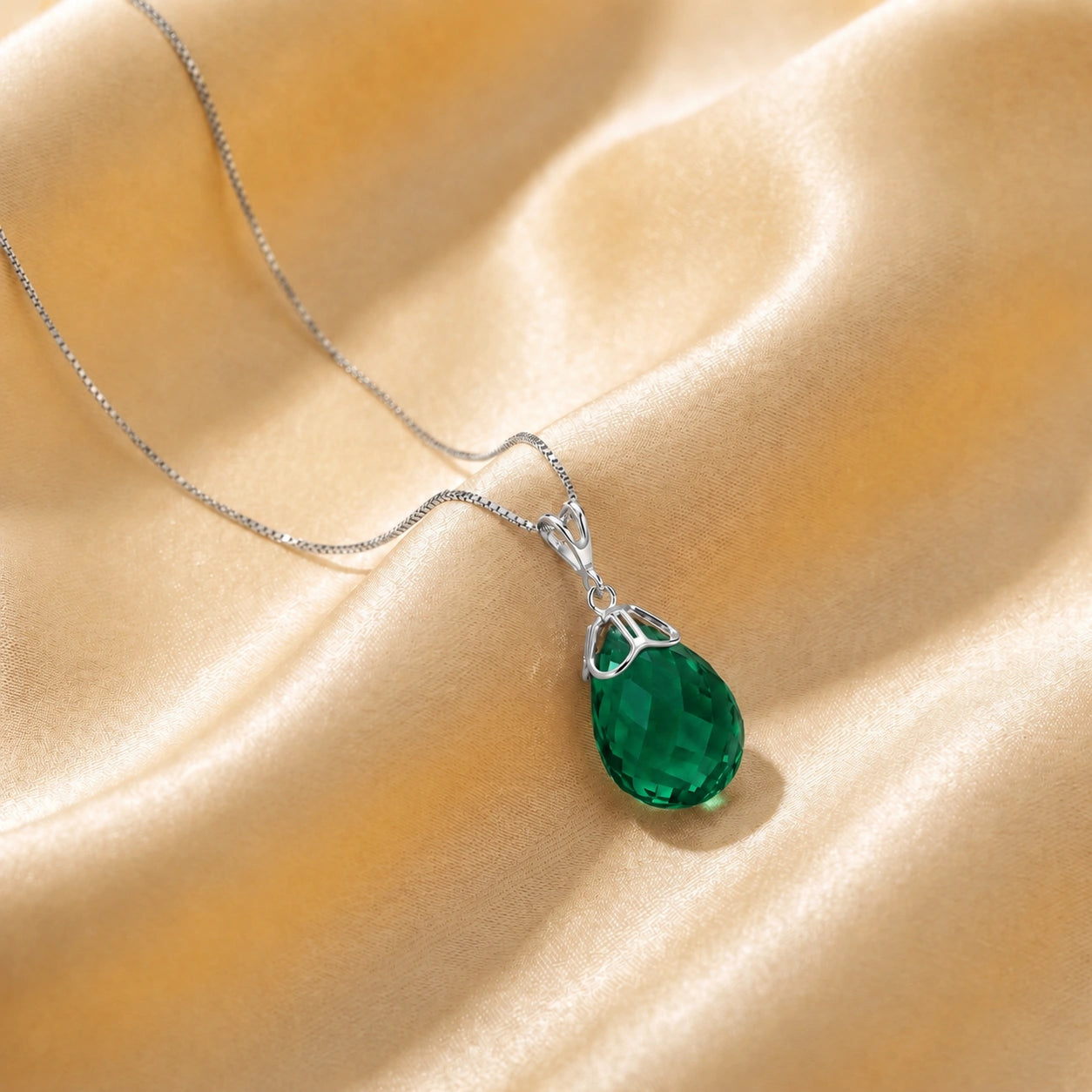White Gold Belle Necklace Emerald 10K — Fioretta
