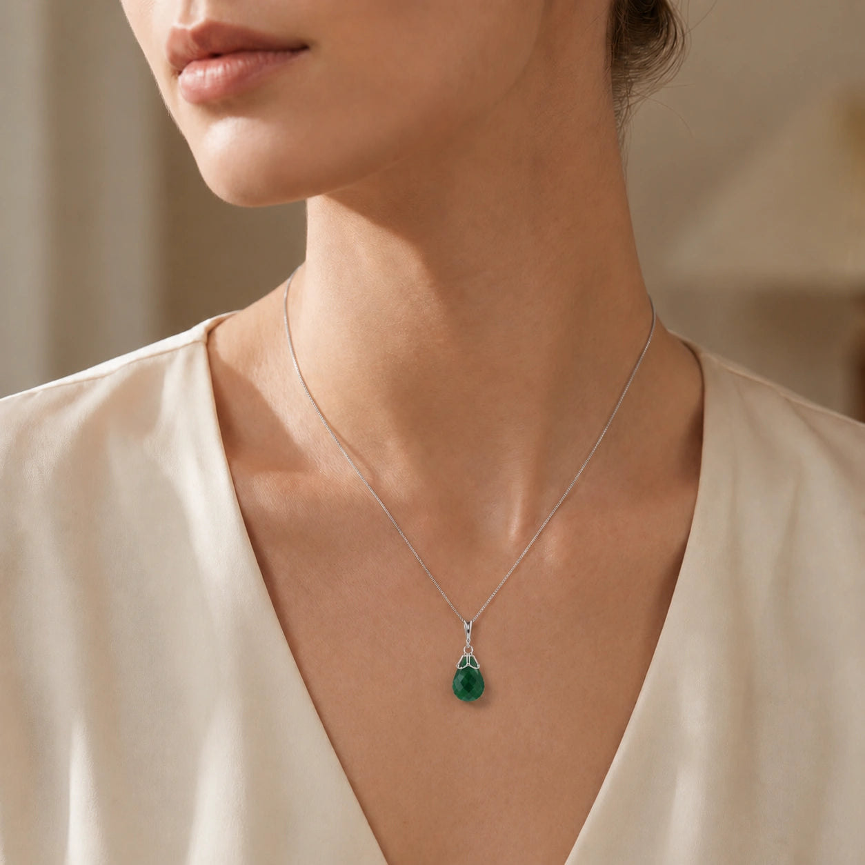 White Gold Belle Necklace Emerald 10K — Fioretta
