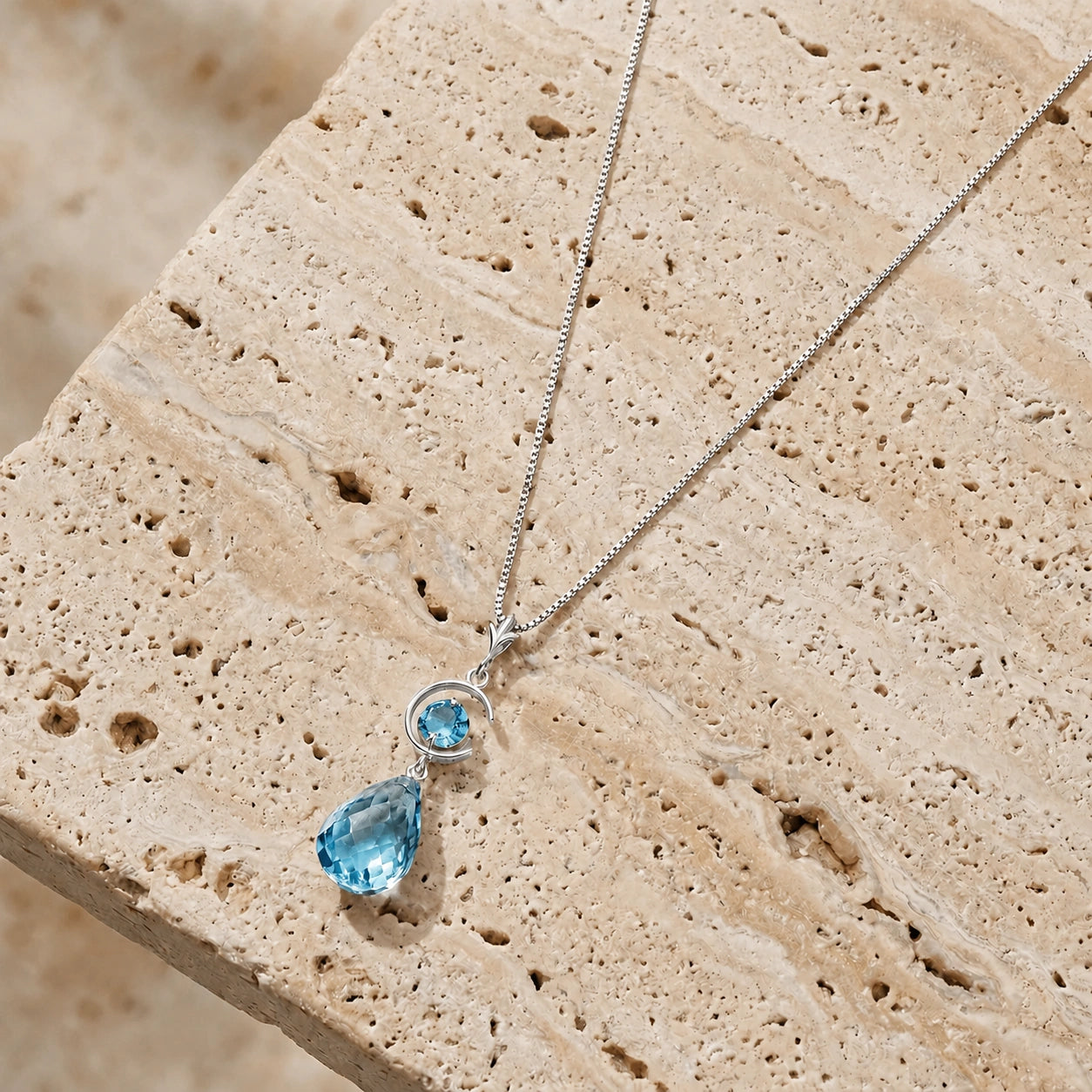White Gold Blue Topaz — Ferdinanda