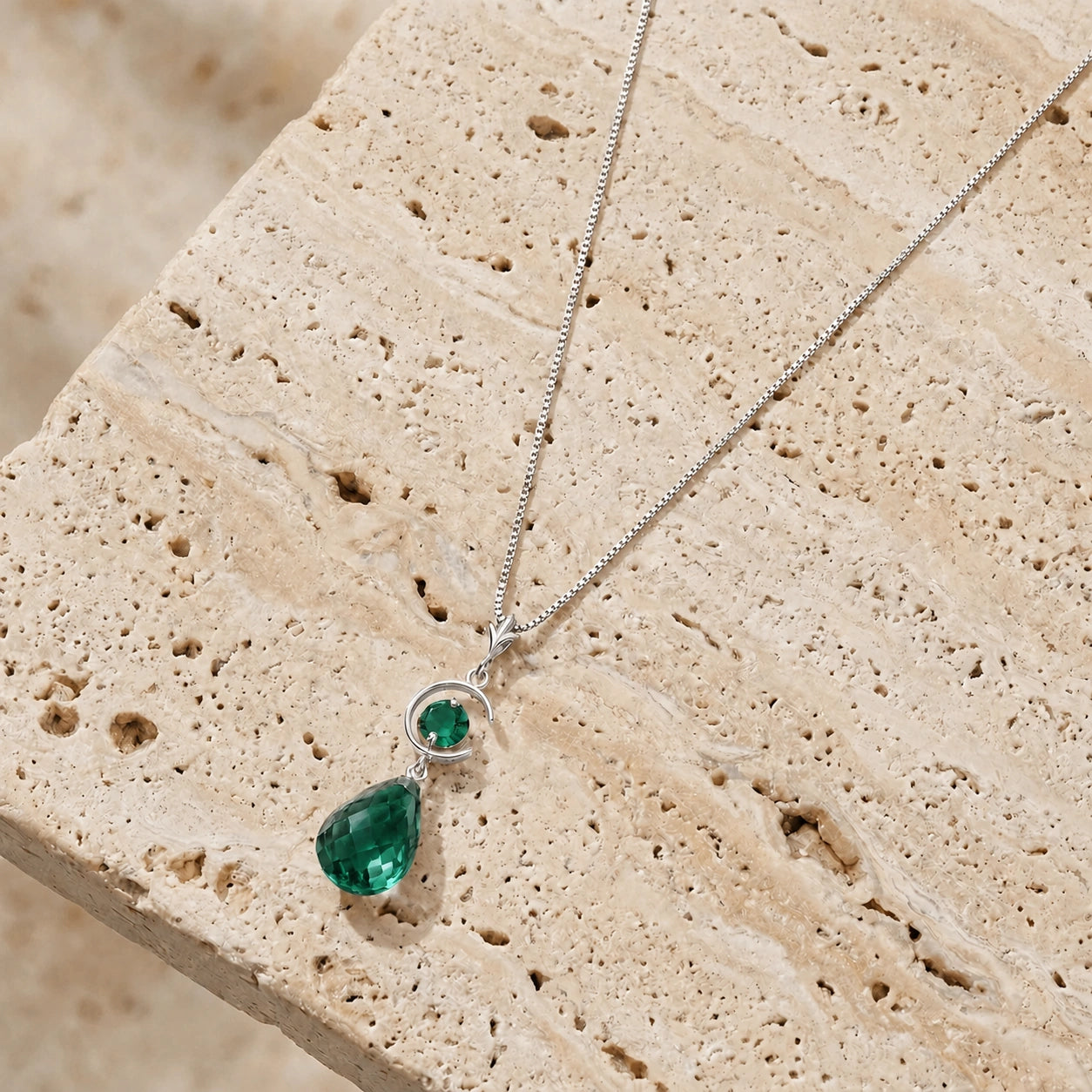 White Gold Emerald — Ferdinanda