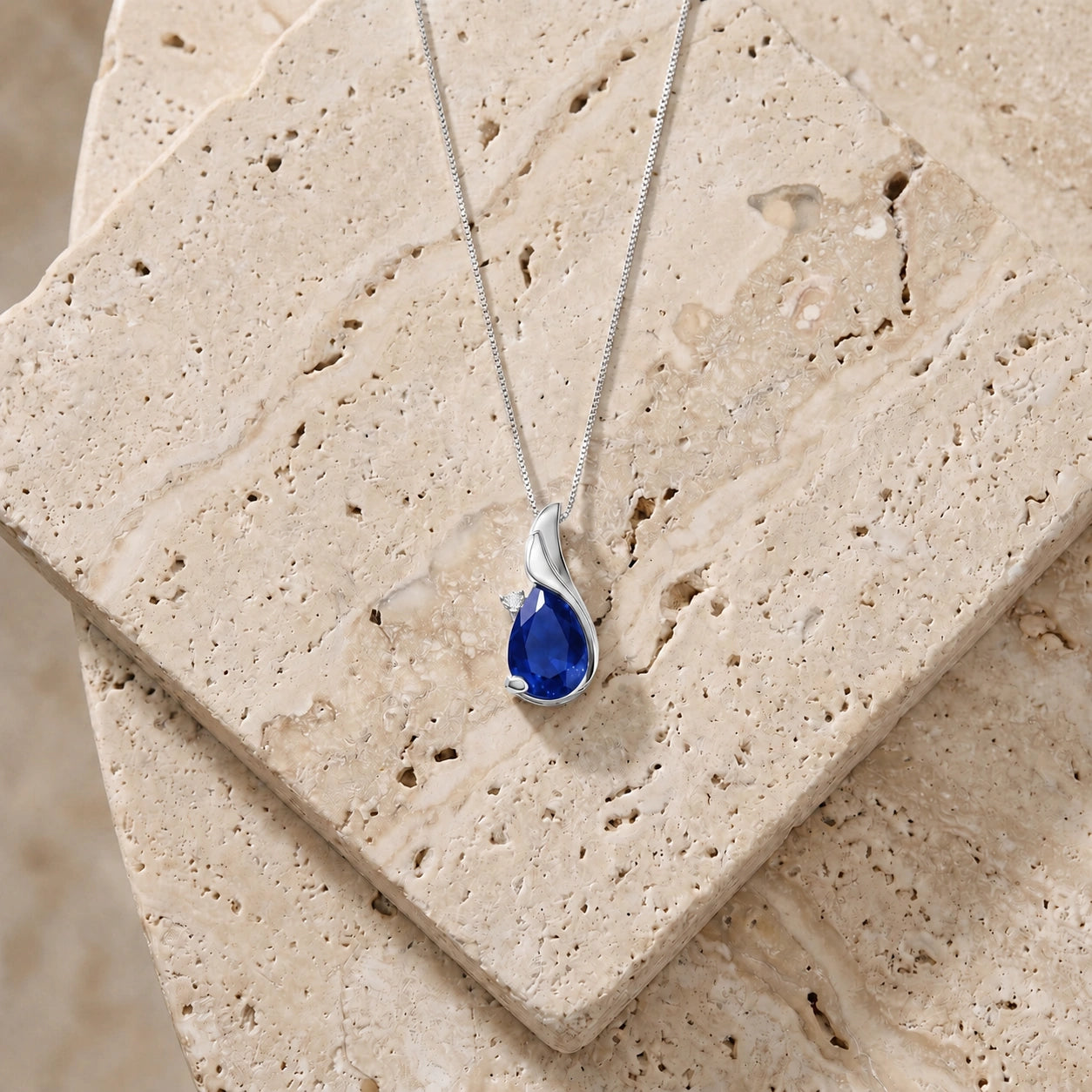 White Gold Heritage Pendant Necklace Sapphire 10K — Brunella