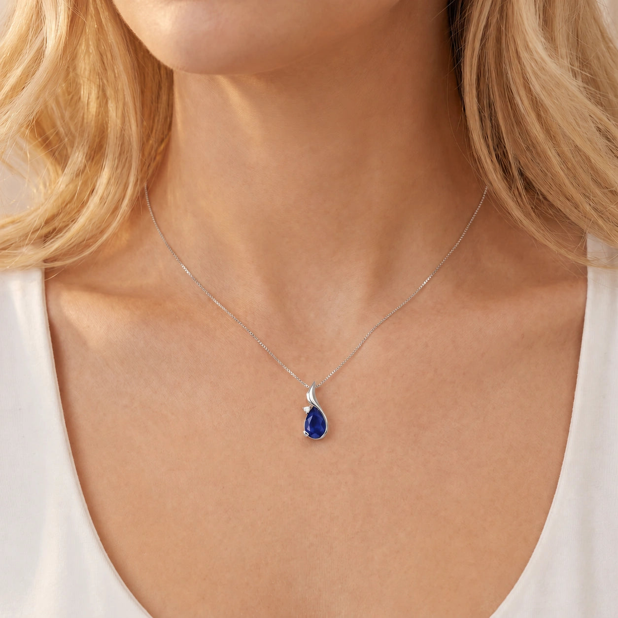 White Gold Heritage Pendant Necklace Sapphire 10K — Brunella