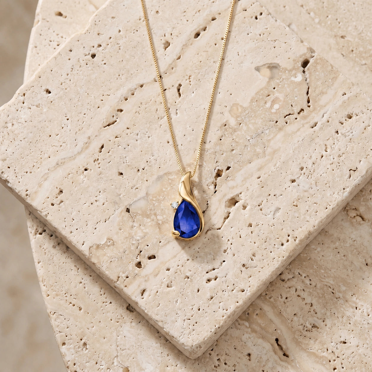 Yellow Gold Heritage Pendant Necklace Sapphire 10K — Brunella
