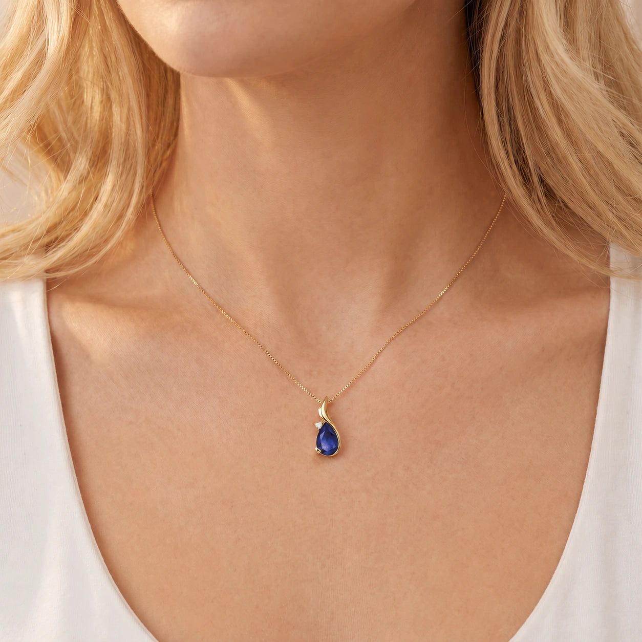 Yellow Gold Heritage Pendant Necklace Sapphire 10K — Brunella