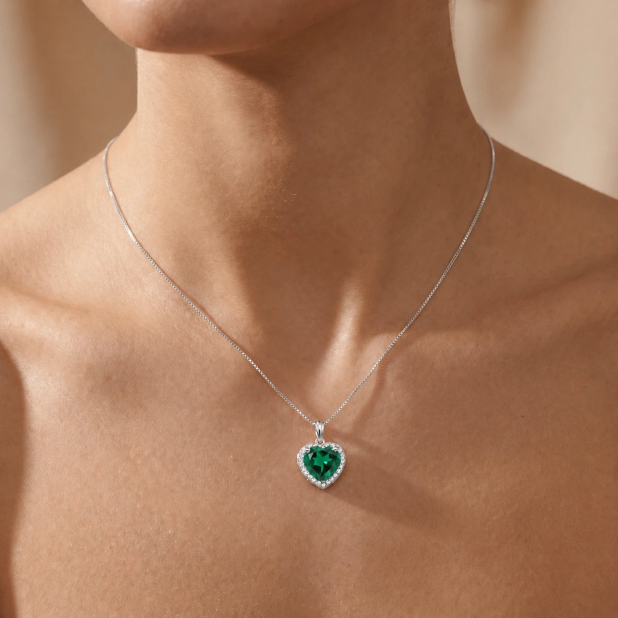 White Gold Emerald & Diamond — Filiberta