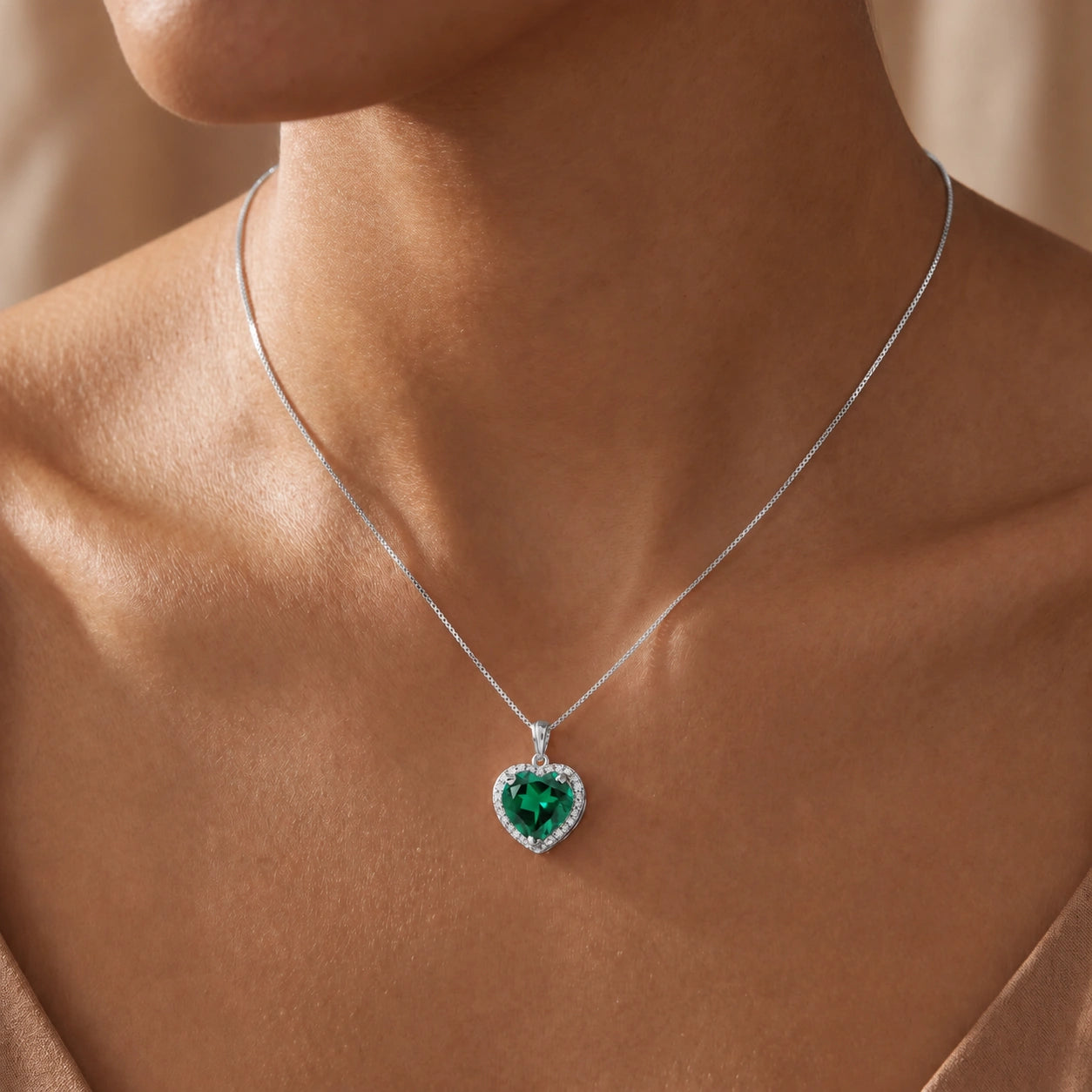 White Gold Emerald & Diamond — Filiberta