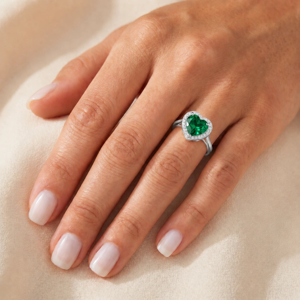 White Gold Emerald & Diamond — Filippa