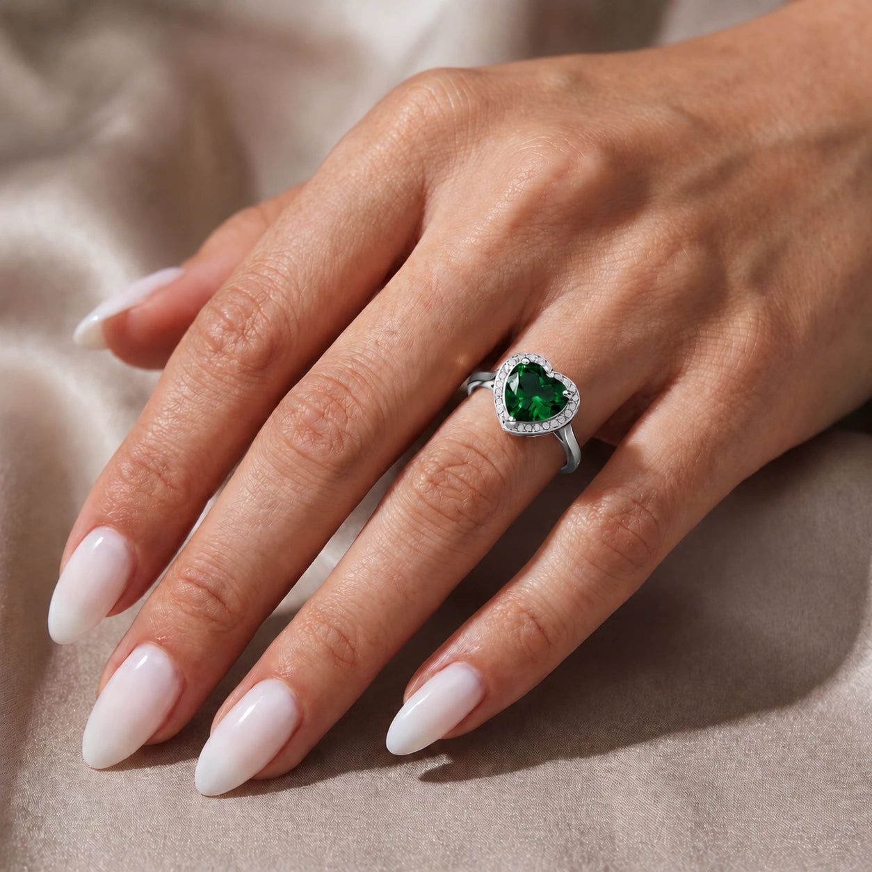 White Gold Emerald & Diamond — Filippa