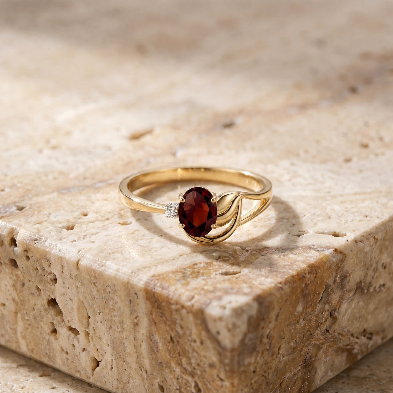 Yellow Gold Diamond & Garnet — Fiorina