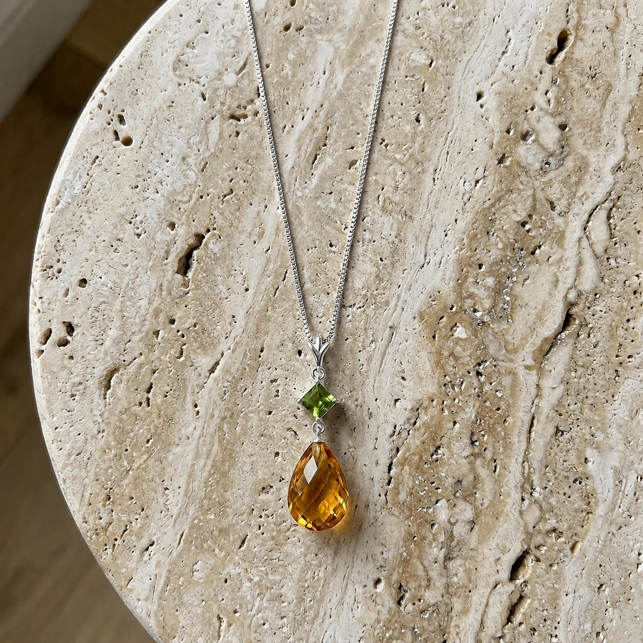 White Gold Pendant Necklace Emerald 10K — Saveria