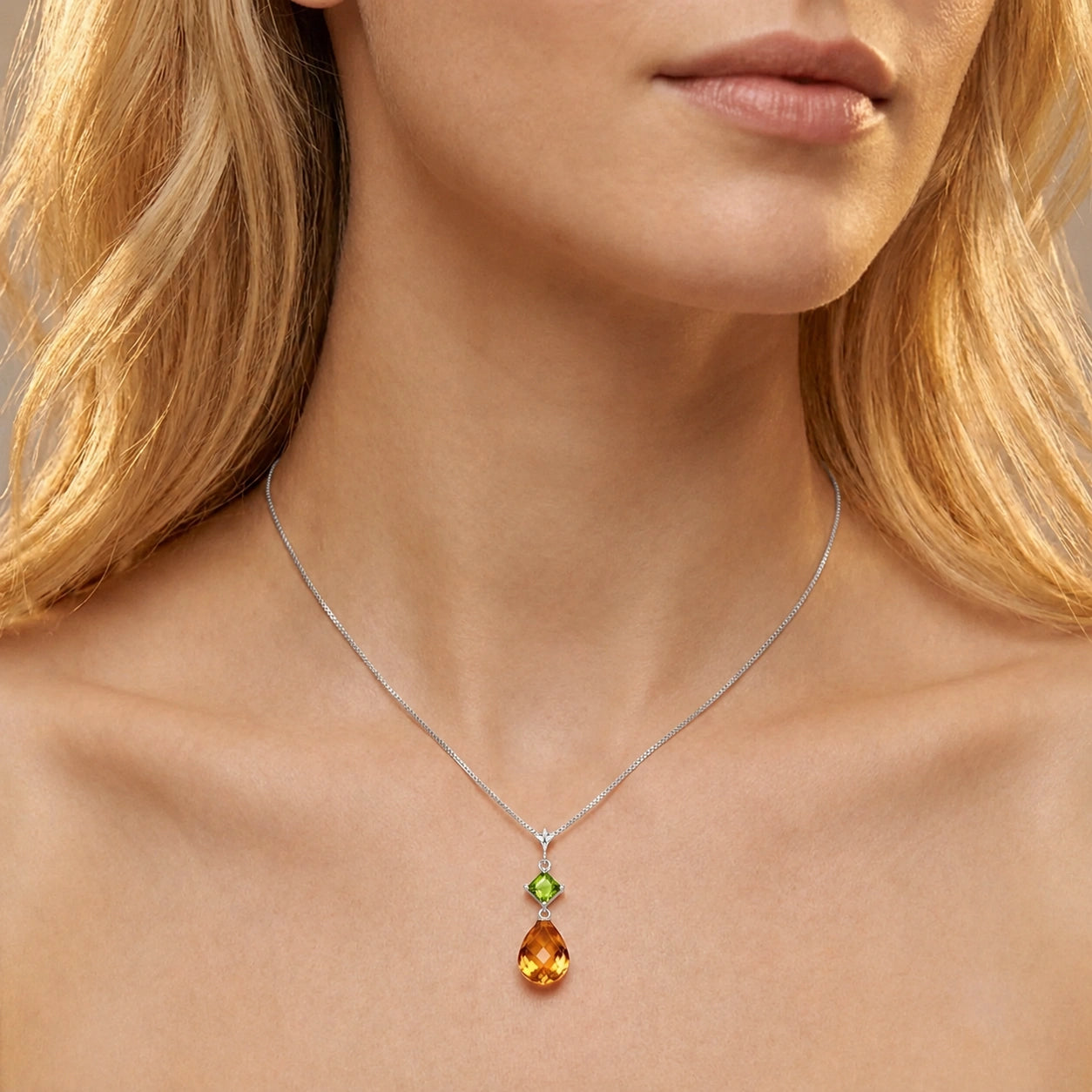 White Gold Pendant Necklace Emerald 10K — Saveria