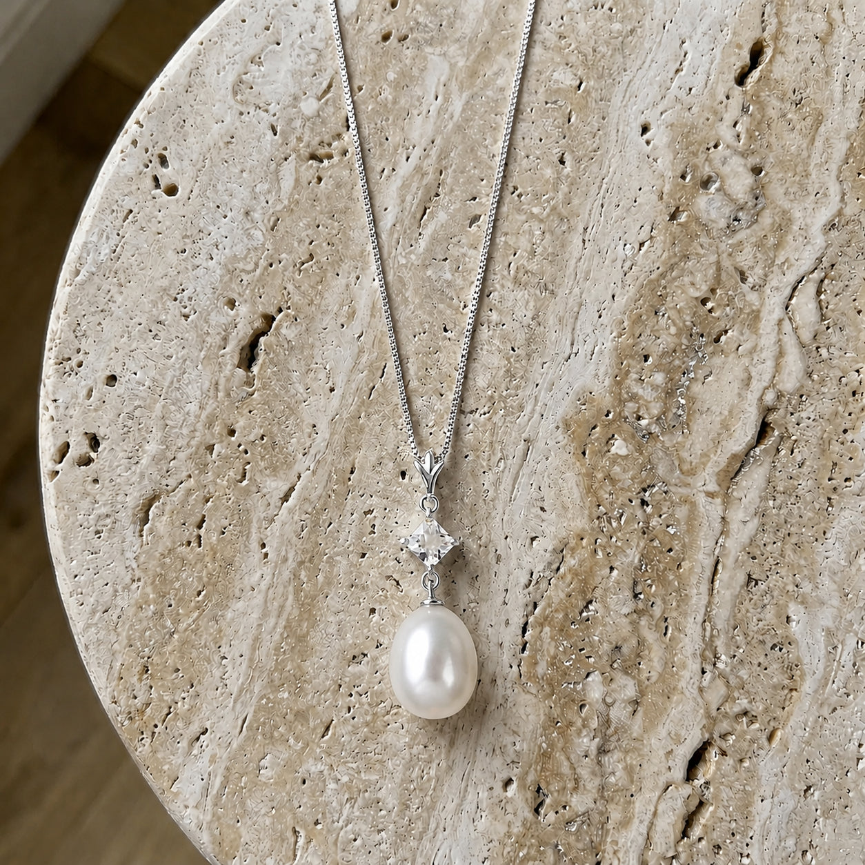 White Gold Pendant Necklace Pearl 10K — Saveria