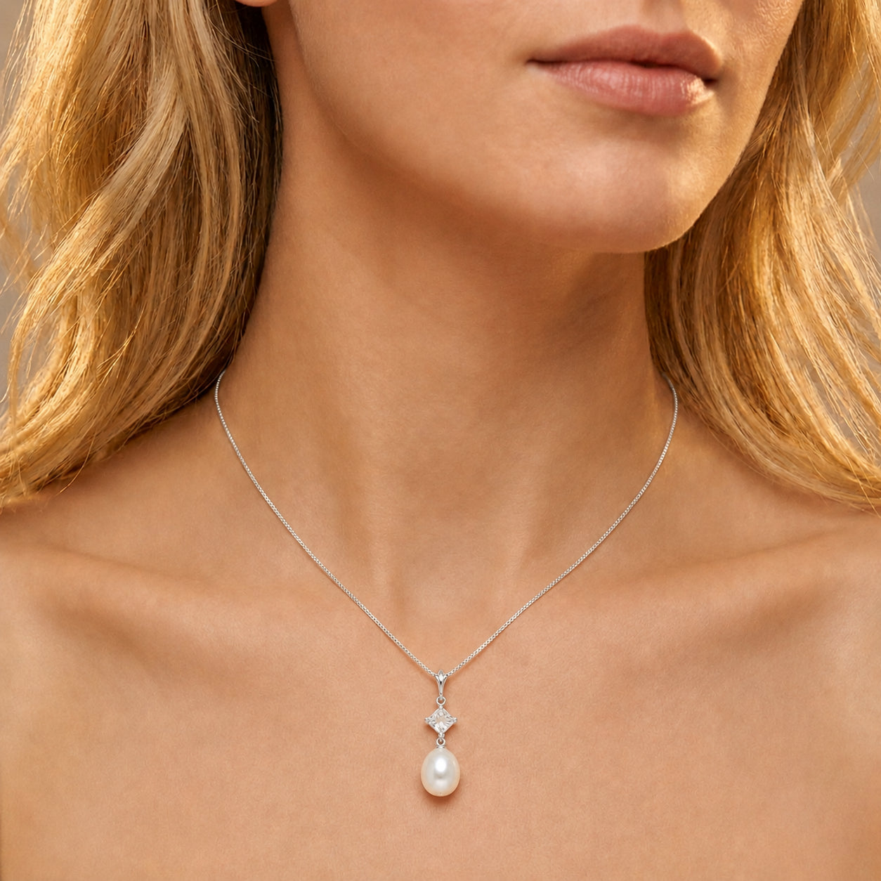 White Gold Pendant Necklace Pearl 10K — Saveria