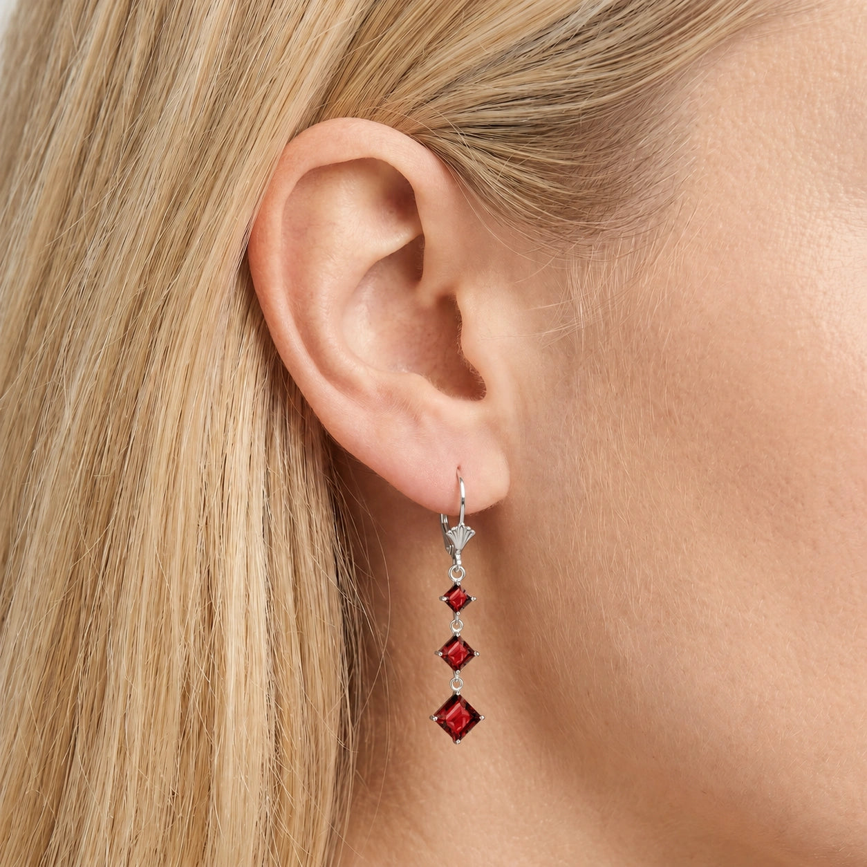 White Gold Garnet — Fulvietta