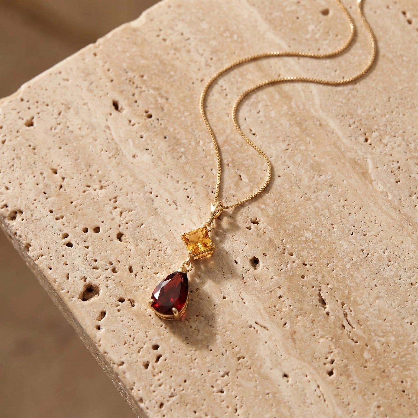 Yellow Gold Classic Necklace Blue Topaz 10K — Palma