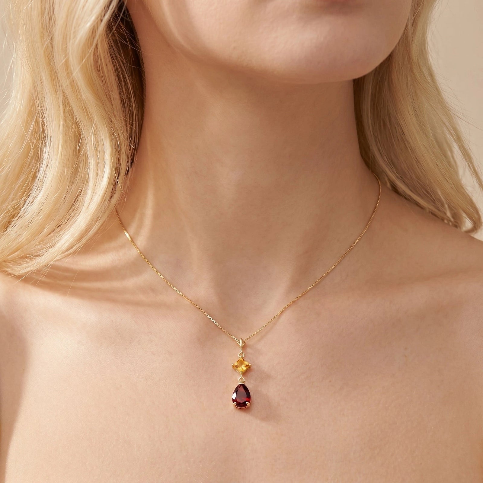 Yellow Gold Classic Necklace Blue Topaz 10K — Palma