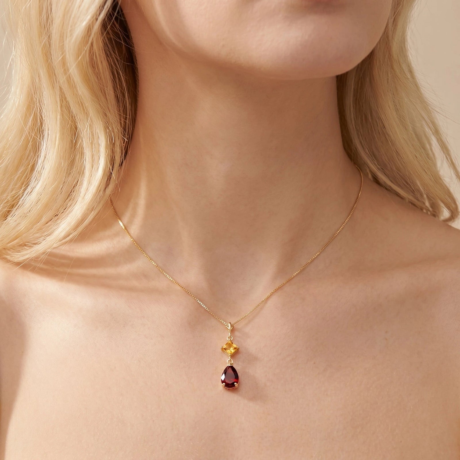 Yellow Gold Classic Necklace Blue Topaz 10K — Palma