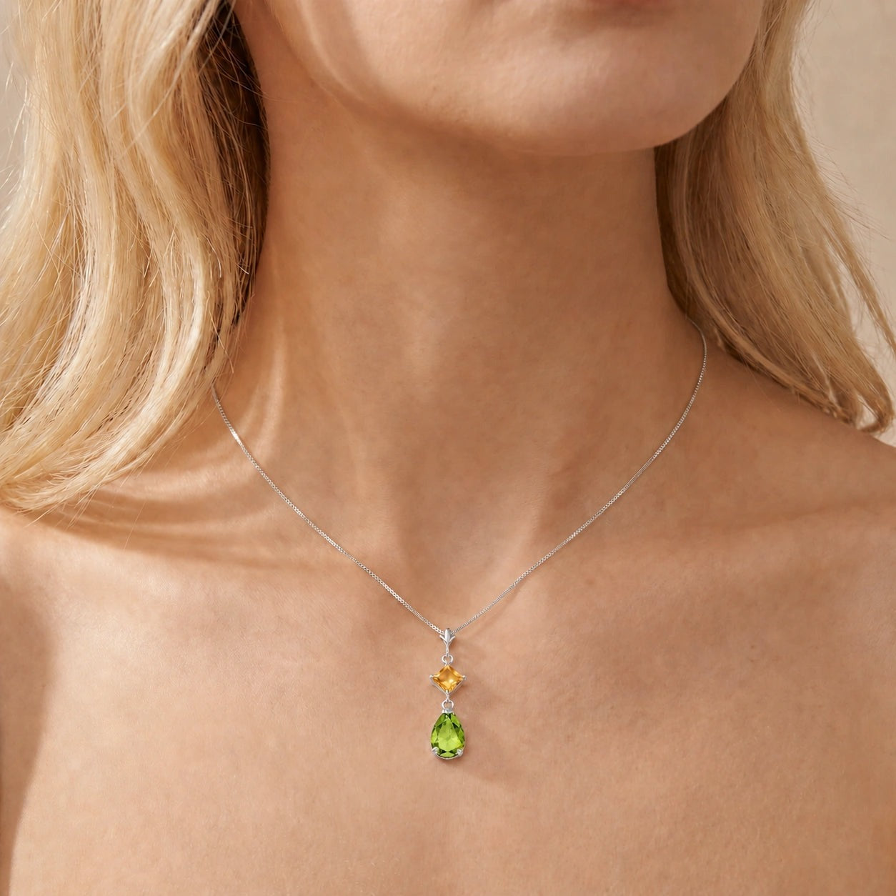 White Gold Classic Necklace Peridot 10K — Palma