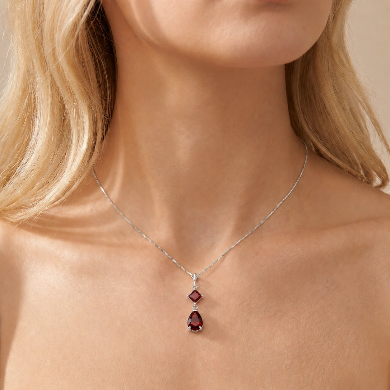 White Gold Classic Necklace Peridot 10K — Palma