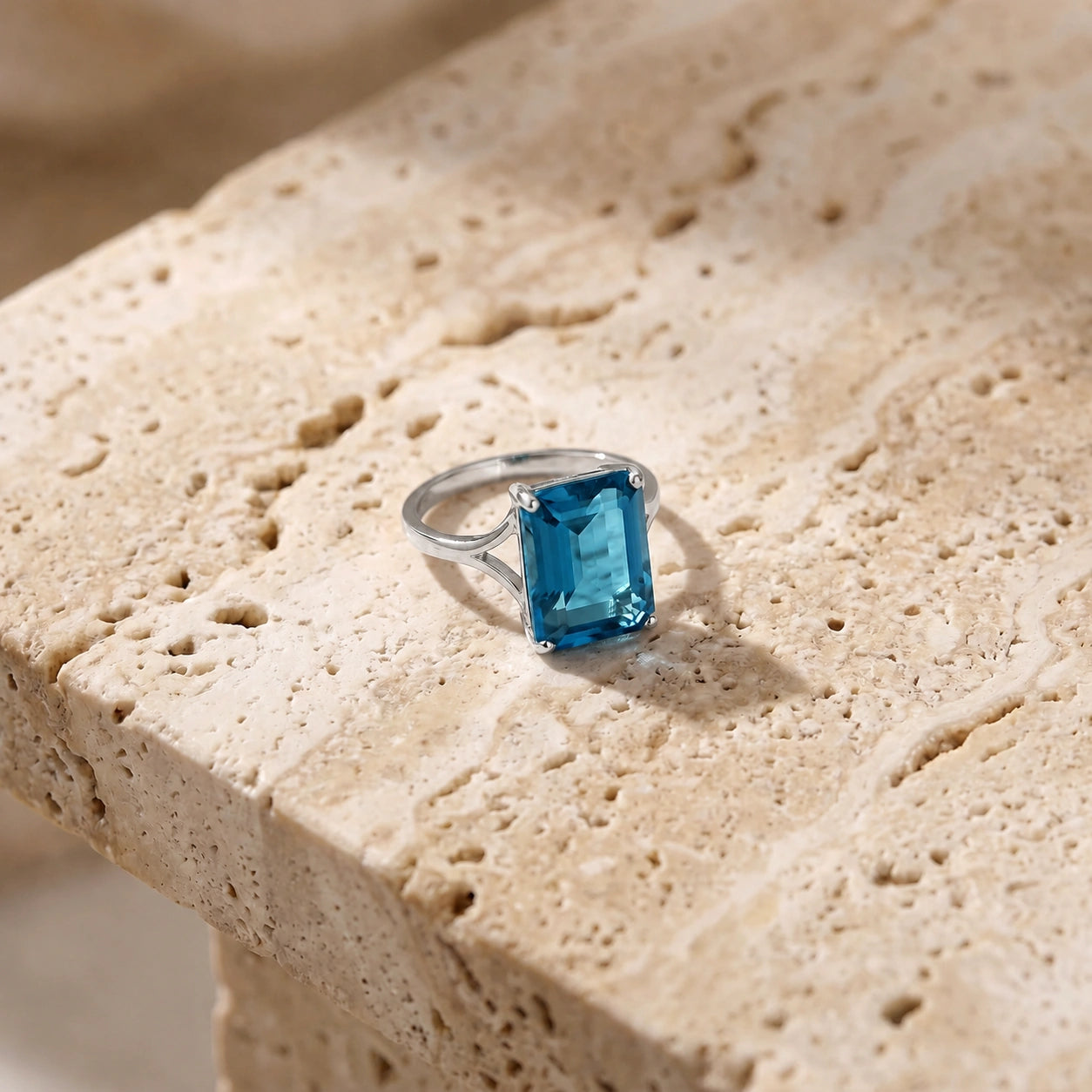 White Gold Blue Topaz — Geltrude